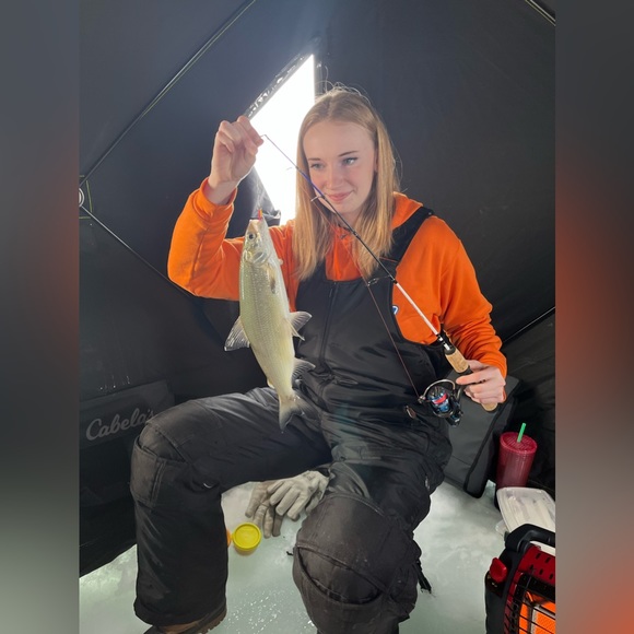 MEET YOUR POSHER, Keagan - Picture 3 of 5